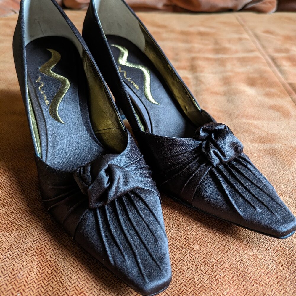 Nina Brown Pump w/ Leather Sole, Womens Size 6M